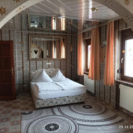Central Hotel Schwetzingen Bagian luar foto