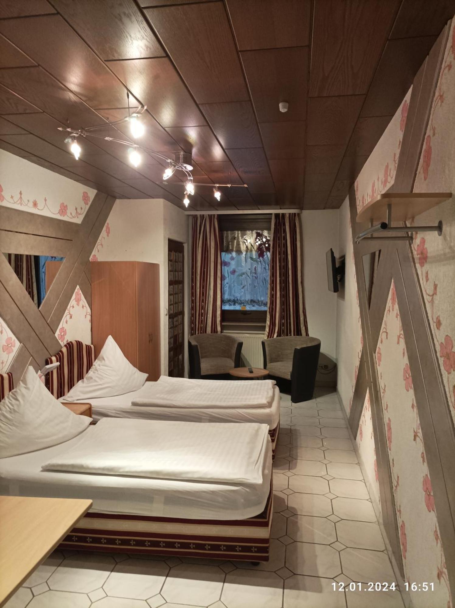 Central Hotel Schwetzingen Bagian luar foto