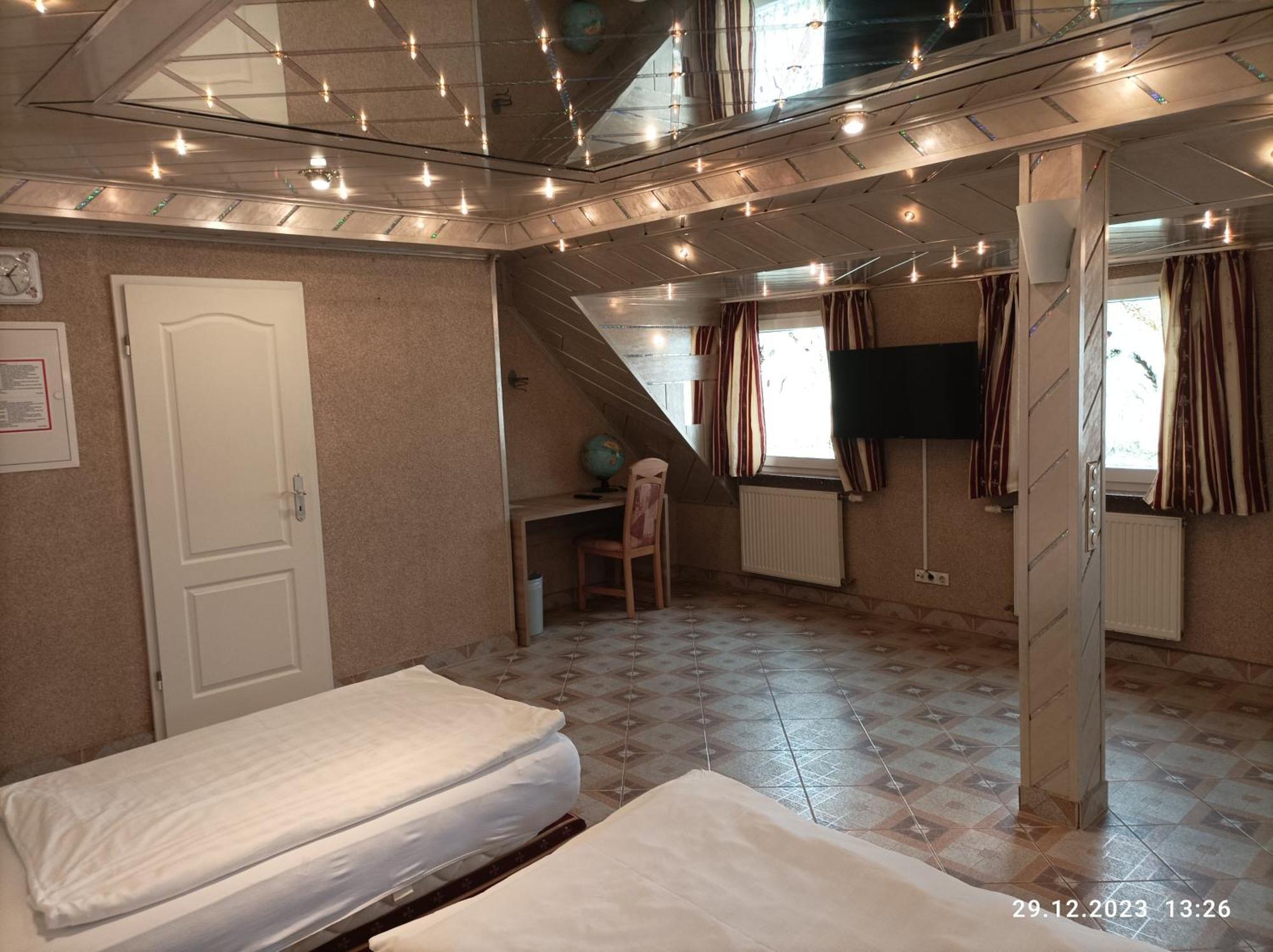 Central Hotel Schwetzingen Bagian luar foto